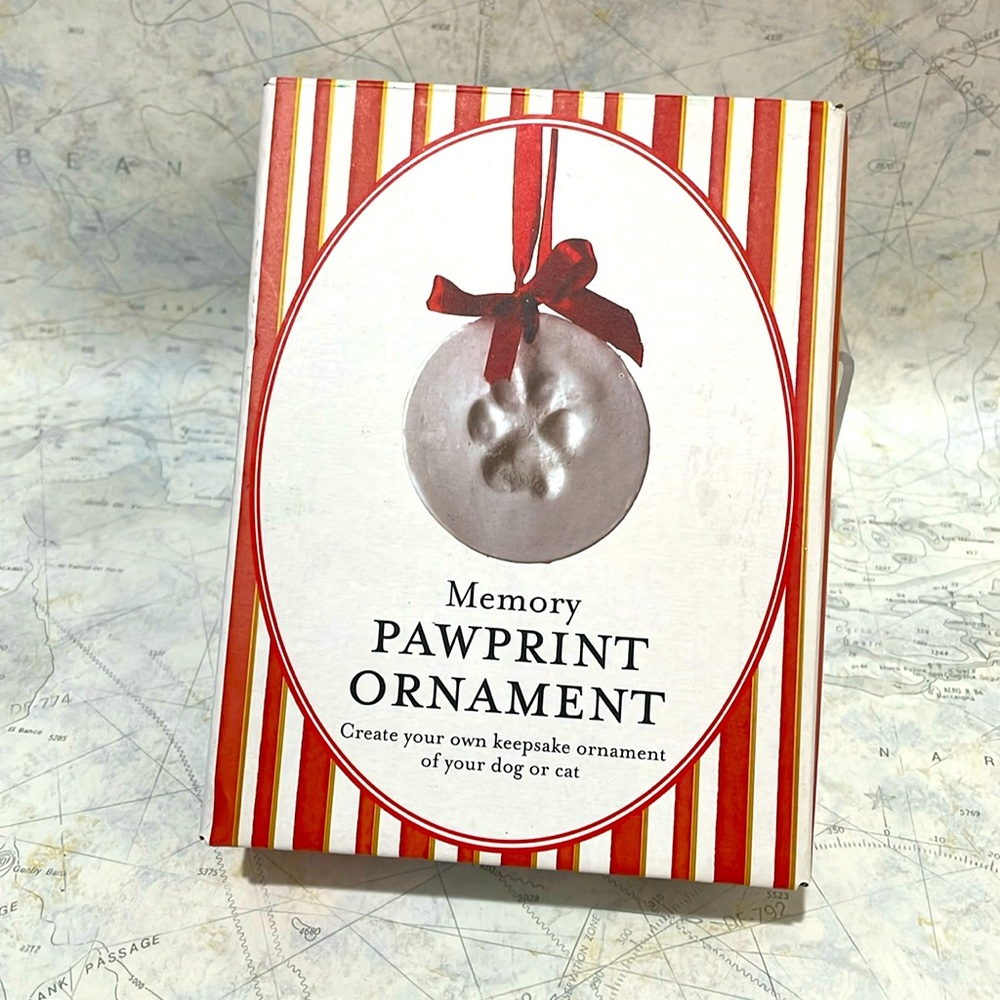 🍂 New in box PAWPRINT ORNAMENT KIT